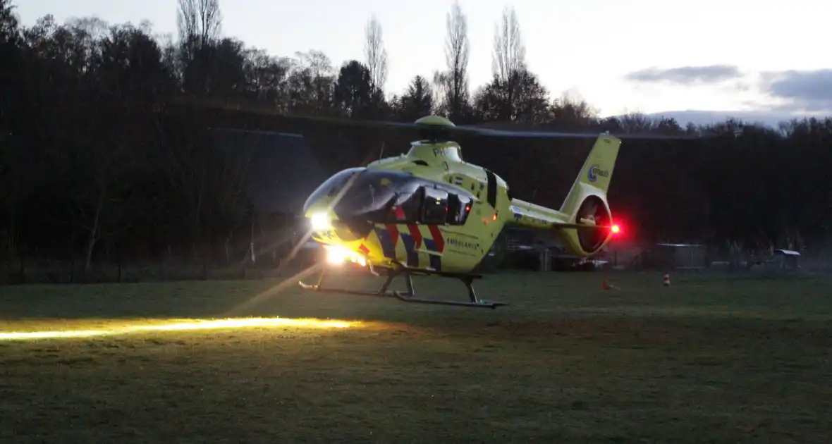 Traumahelikopter landt voor incident in woning, baby overleden - Foto 9