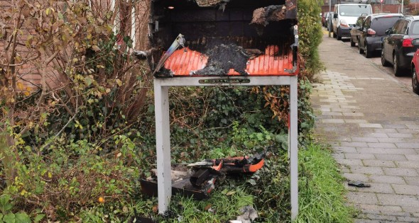 Brievenbus brandt volledig uit - Afbeelding 1