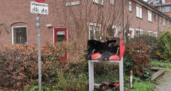 Brievenbus brandt volledig uit - Afbeelding 2