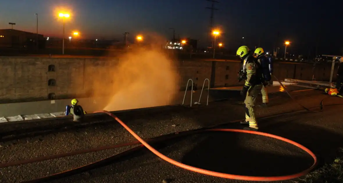 Brand in ruim van schip - Foto 8