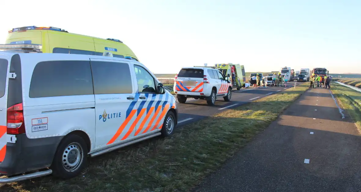 Personenwagen En Bestelbus Botsen Frontaal Op Elkaar | 112-nu.nl