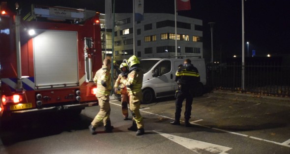 Omstanders treffen rokende bestelbus aan - Afbeelding 4