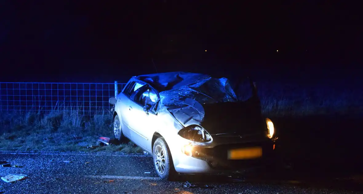 Auto Slaat Meerdere Keren Over De Kop Door Gladheid | 112-nu.nl