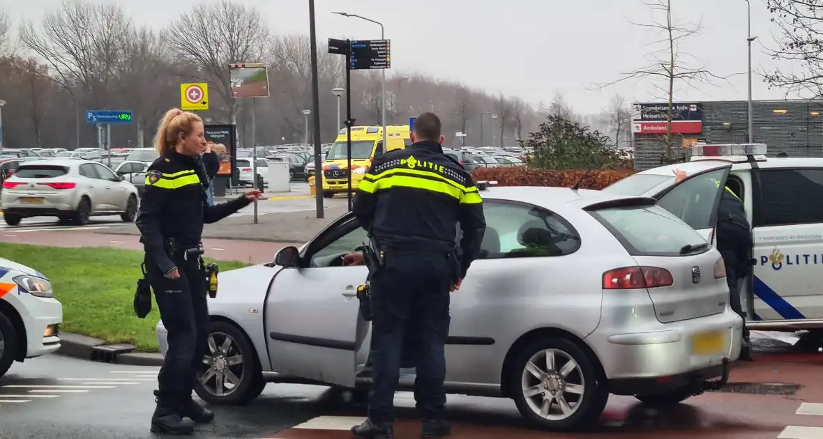 Verzet tijdens aanhouding bestuurder - Foto 10