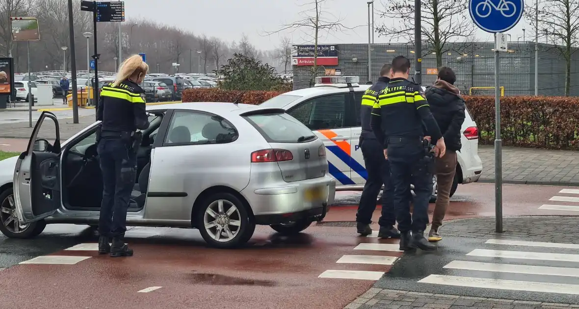 Verzet tijdens aanhouding bestuurder - Foto 12