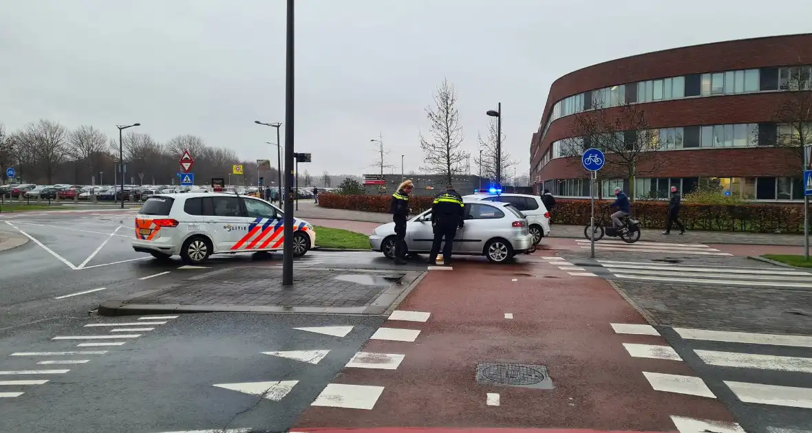 Verzet tijdens aanhouding bestuurder - Foto 3