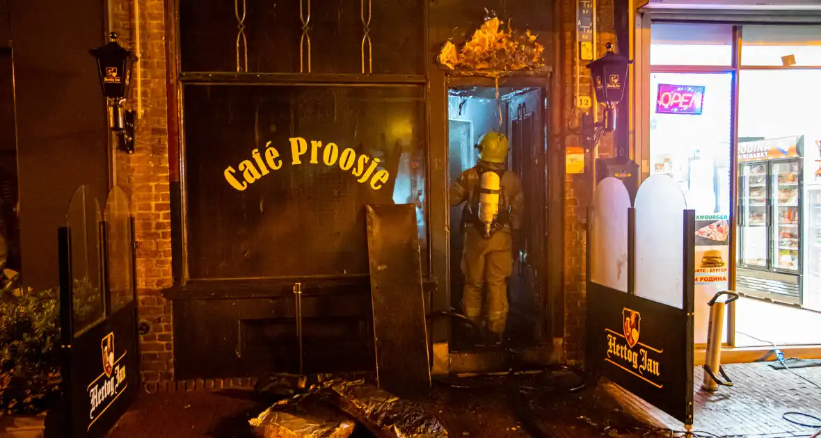 Cafe Proosje zwaar beschadigd na brand - Foto 2