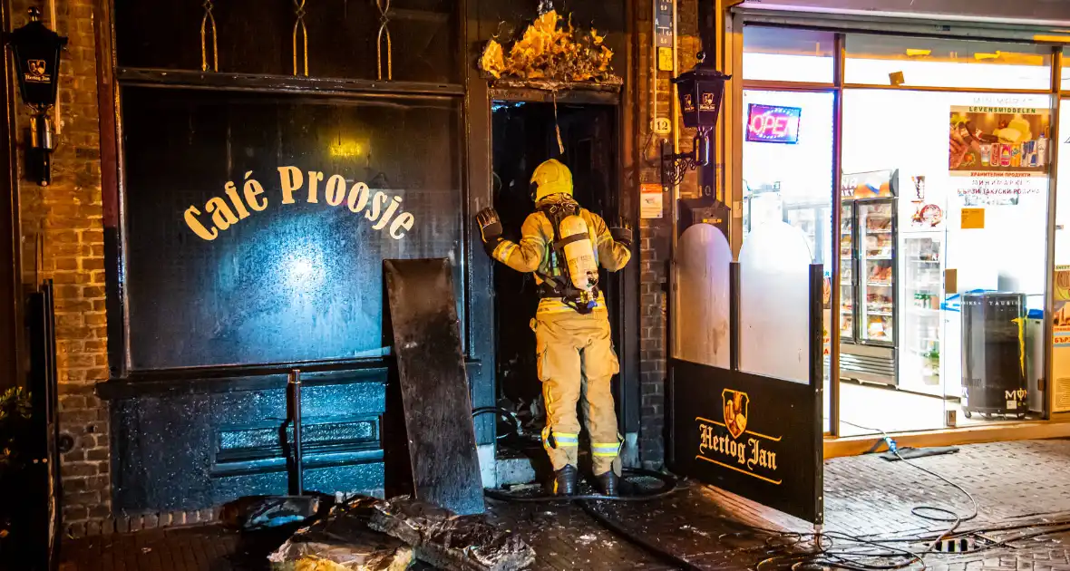 Cafe Proosje zwaar beschadigd na brand - Foto 6