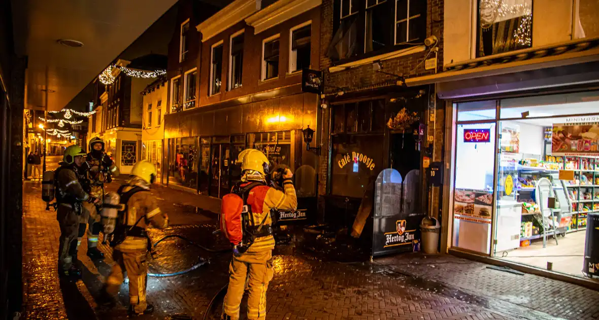 Cafe Proosje zwaar beschadigd na brand - Foto 9
