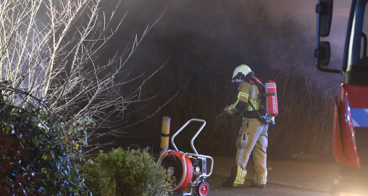 Grote inzet voor brand in witgoed bedrijf - Foto 5