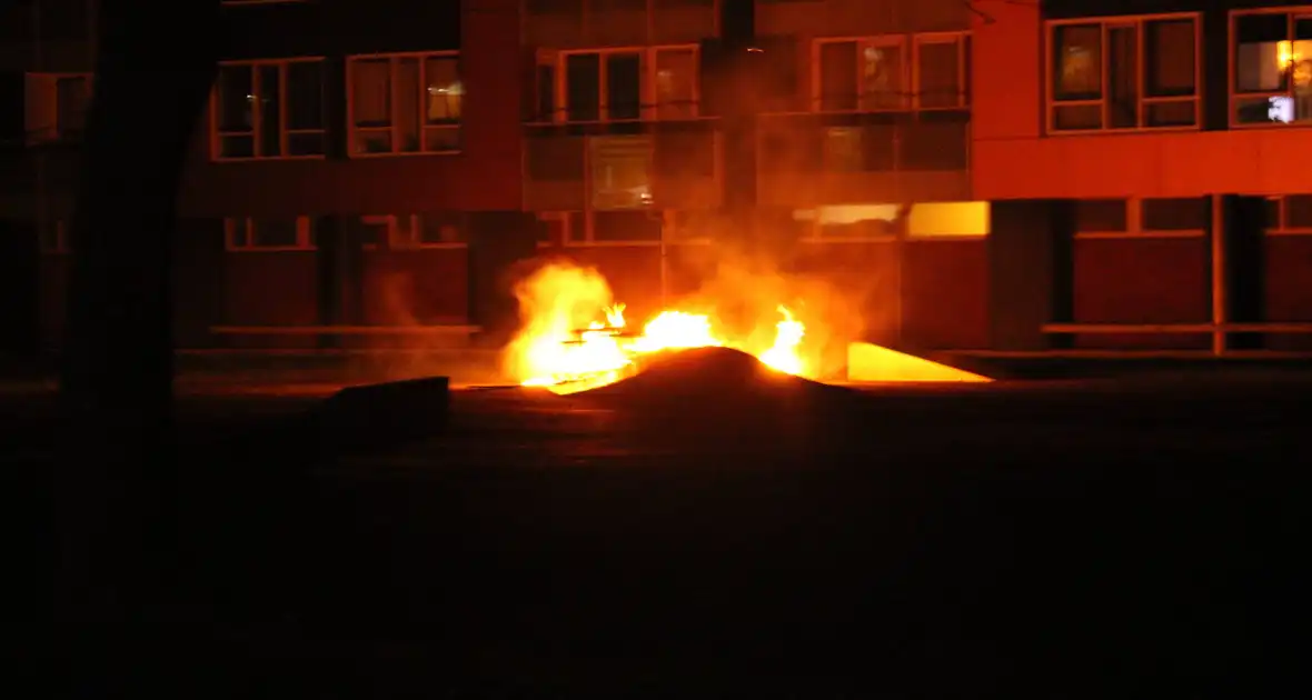 Brandweer blust flinke brand op skatepark - Foto 1