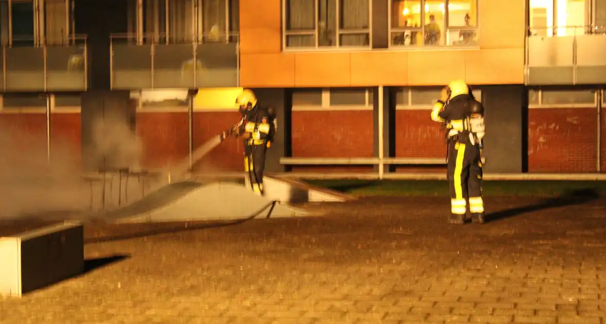 Brandweer blust flinke brand op skatepark - Foto 12