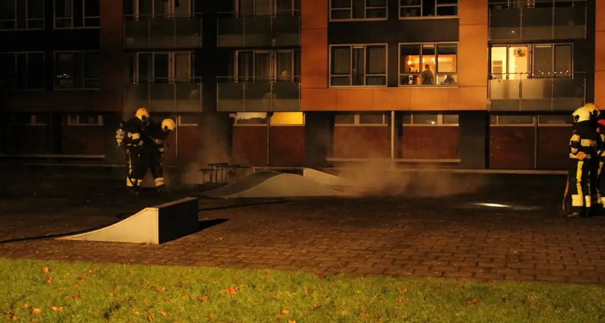 Brandweer blust flinke brand op skatepark - Foto 14