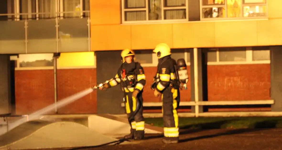 Brandweer blust flinke brand op skatepark - Foto 9