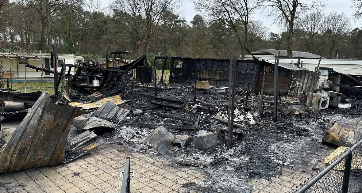Chalet brandt volledig uit op vakantiepark Peter Gillis