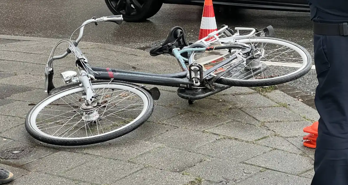 Fietsster Gewond Naar Ziekenhuis Na Botsing Met Auto | 112-nu.nl