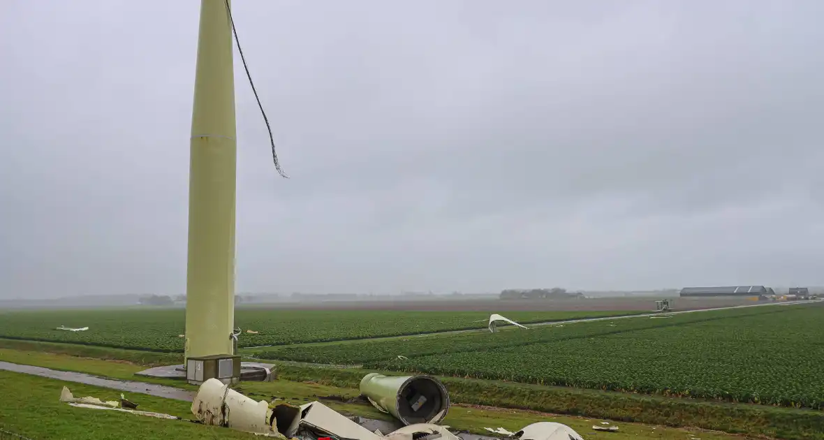 Grote ravage door geknakte windmolen - Foto 1
