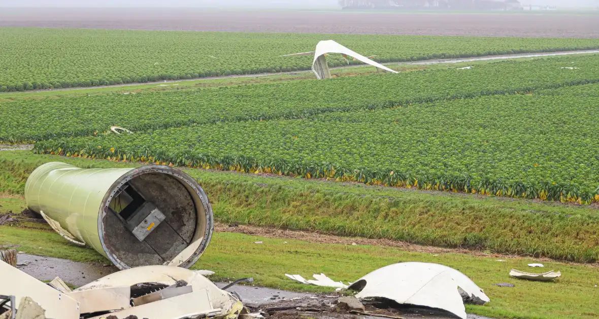 Grote ravage door geknakte windmolen - Foto 3
