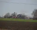 Grote uitslaande brand in rietgedekte boerderij