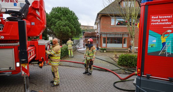 Schuur deels ingestort na brand in Sieradenbuurt