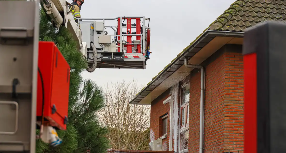 Schuur deels ingestort na brand in Sieradenbuurt - Foto 4