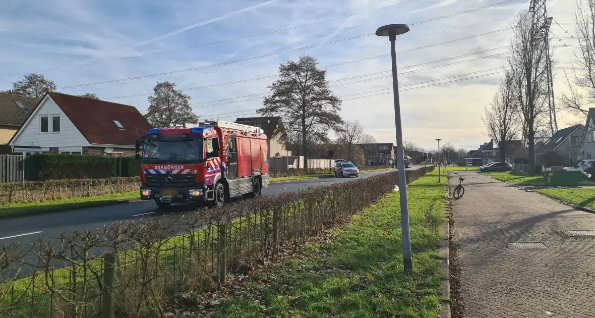 Bus met daarin kinderen ziet personenauto over het hoofd - Foto 11