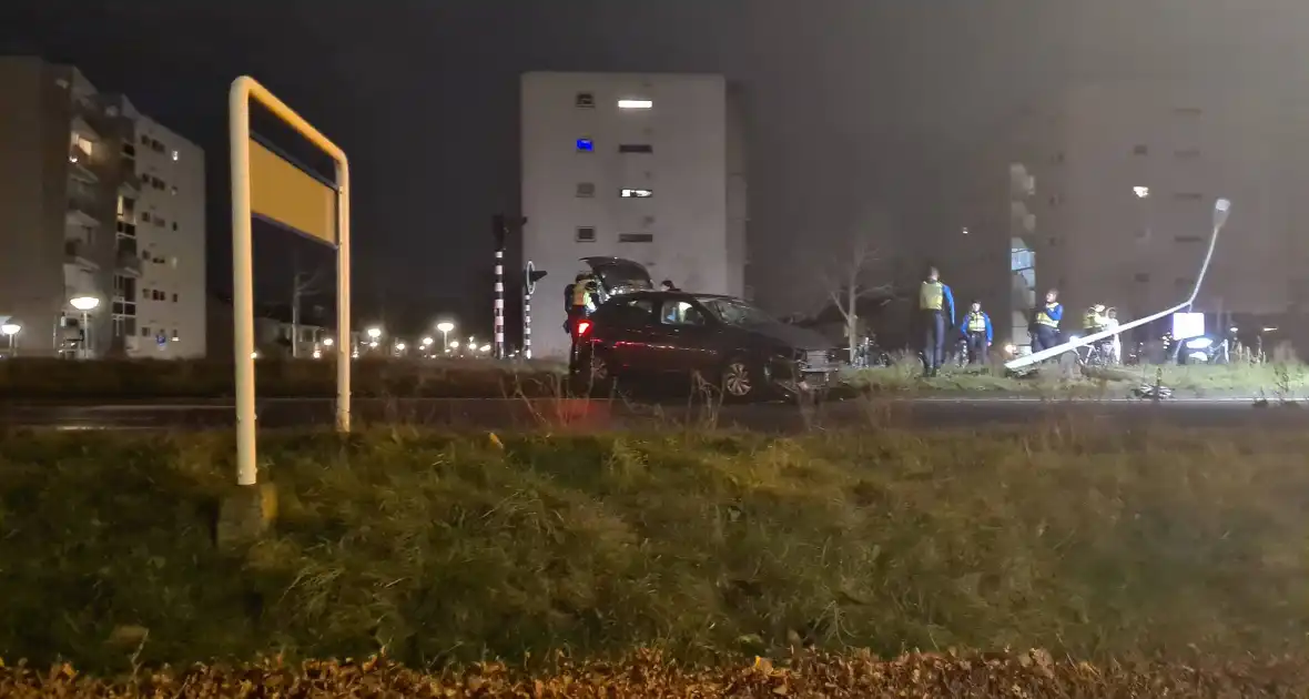 Schade na aanrijding met lantaarnpaal