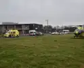 Traumahelikopter landt bij schoolgebouw