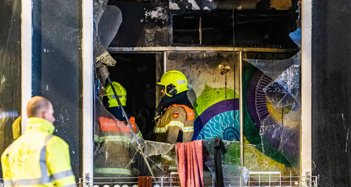 Bewoners ongedeerd bij brand in woning - Foto 4