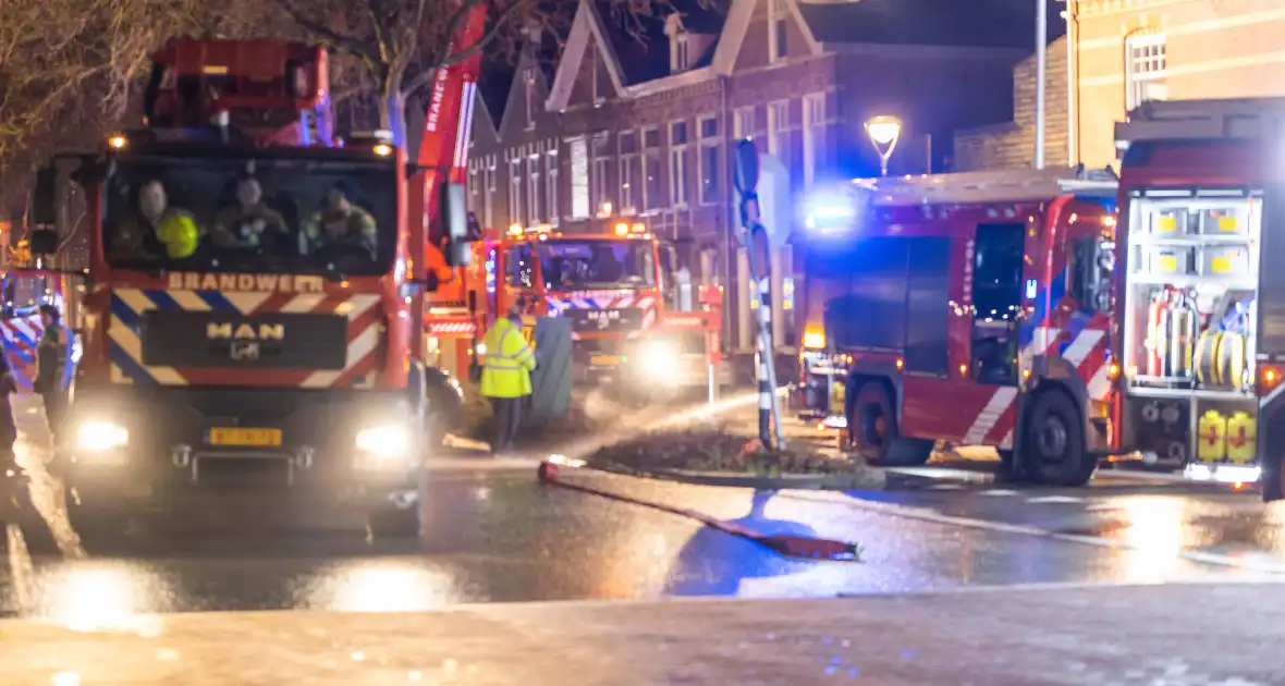 Bewoners ongedeerd bij brand in woning - Foto 6