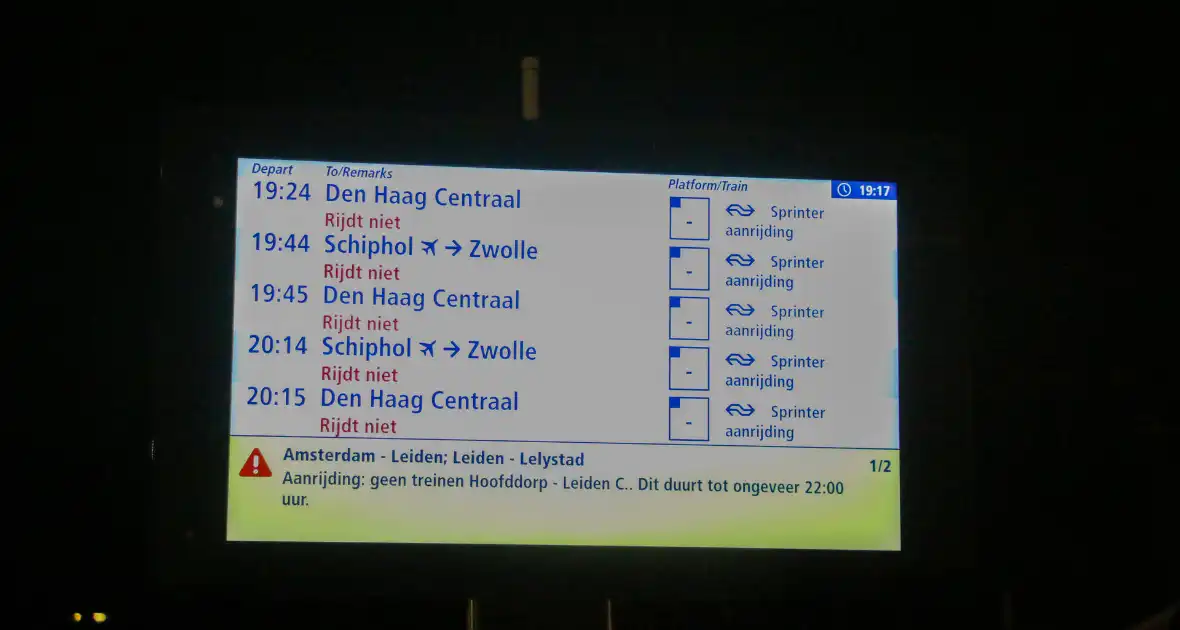 Geen treinen tussen Amsterdam en Leiden na ongeval - Foto 12