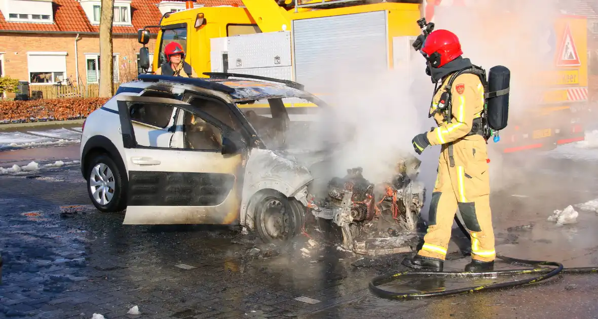 Auto uitgebrand op parkeerplaats Lidl - Foto 3