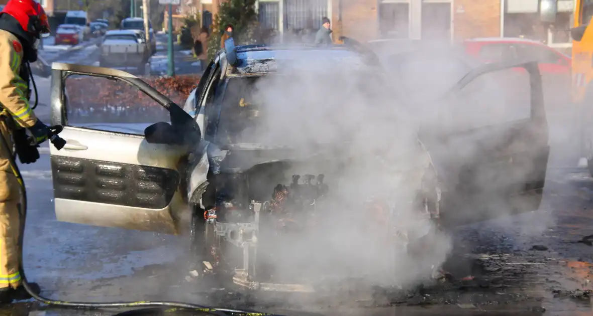 Auto uitgebrand op parkeerplaats Lidl - Foto 6