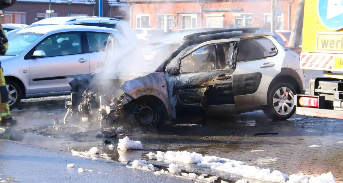 Auto uitgebrand op parkeerplaats Lidl - Foto 8