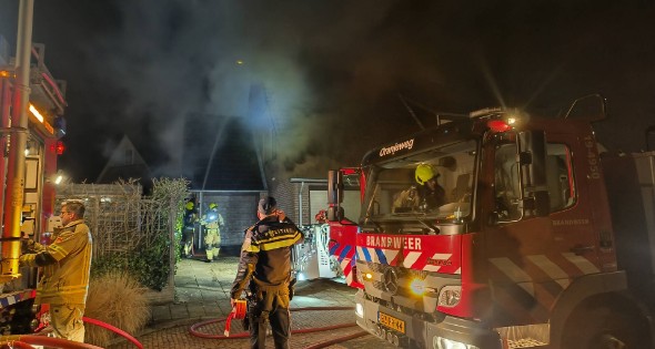 Uitslaande brand in tuinhuis slaat over naar woning - Afbeelding 16
