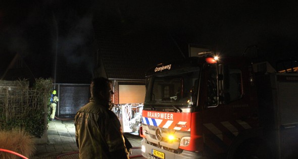 Uitslaande brand in tuinhuis slaat over naar woning - Afbeelding 6