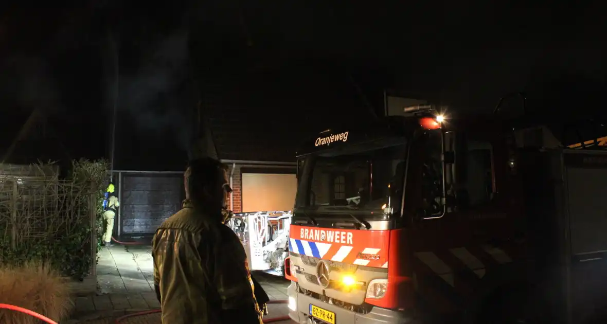 Uitslaande brand in tuinhuis slaat over naar woning - Foto 7