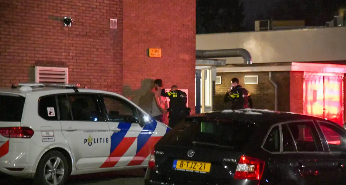 Twee aanhoudingen na schietpartij in woning - Foto 4