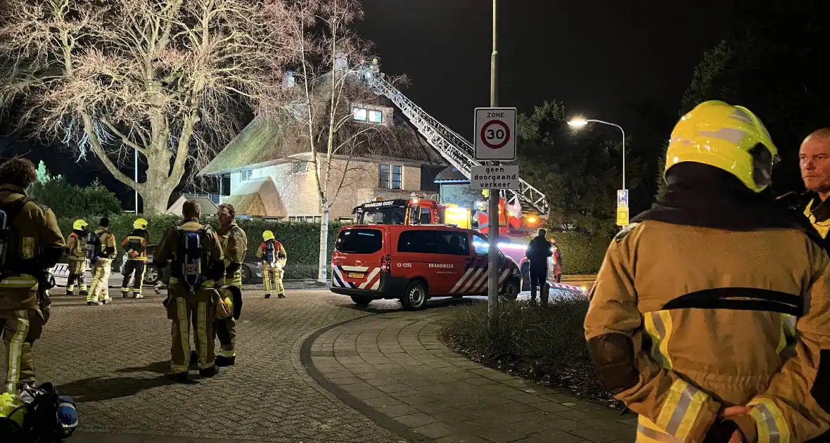 Brand in woning met rietendak - Foto 2