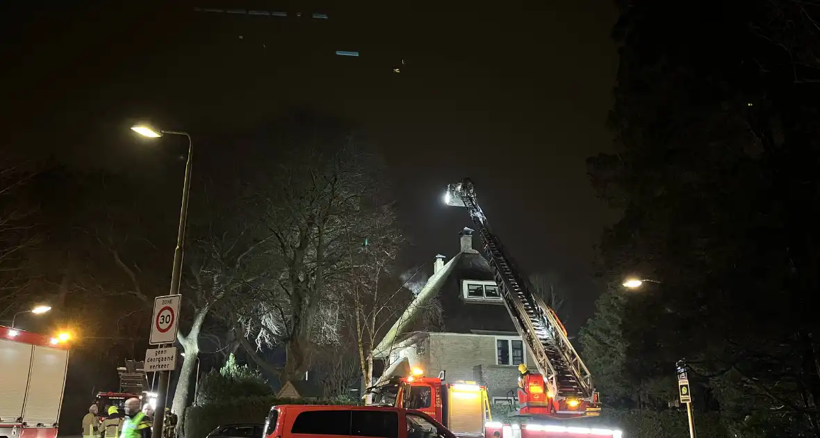 Brand in woning met rietendak - Foto 3