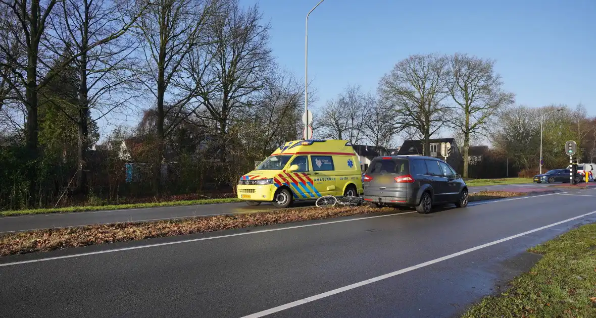 Voorruit aan diggelen bij botsing met fietser - Foto 1