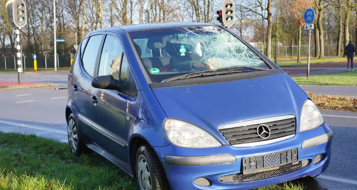 Voorruit aan diggelen bij botsing met fietser - Foto 4