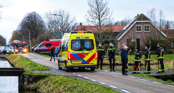Omstanders redden scootmobiel bestuurder uit het water