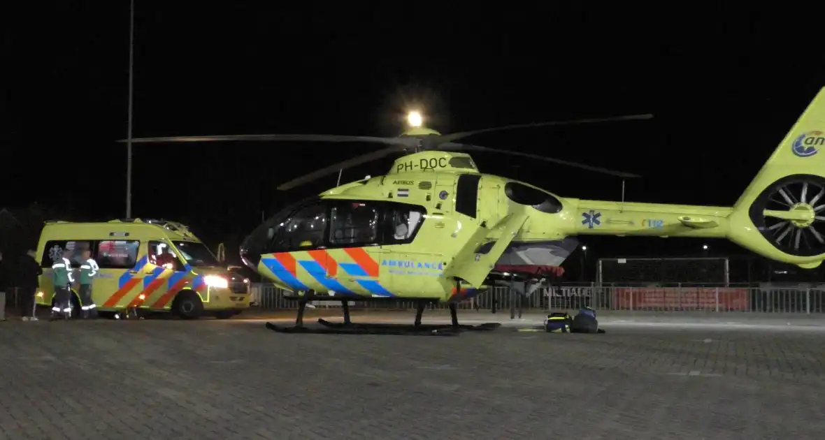 Traumahelikopter landt bij sportcentrum - Foto 4