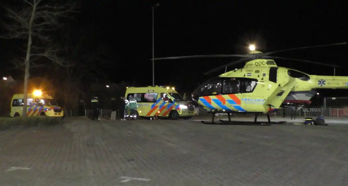 Traumahelikopter landt bij sportcentrum - Foto 7