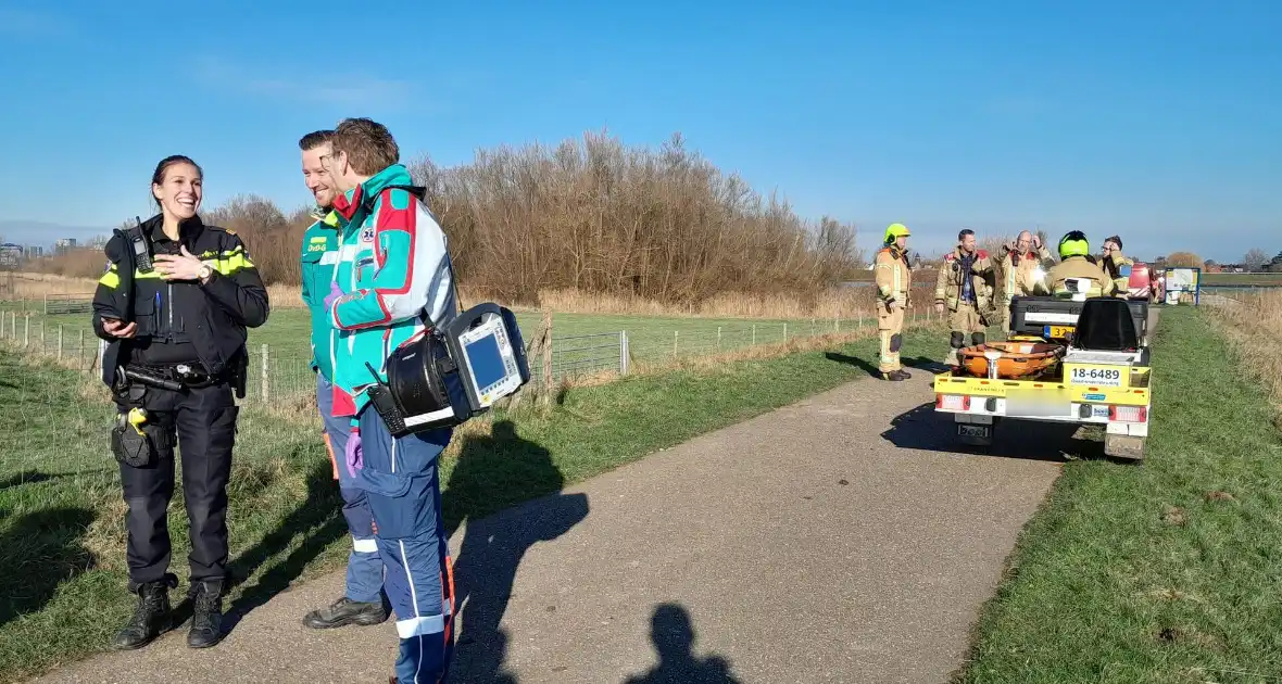 Veel inzet na aantreffen fiets langs het water - Foto 5