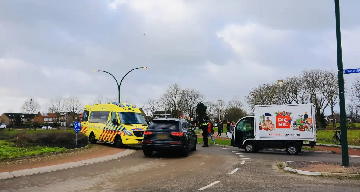 Fietser ernstig gewond bij botsing met bezorg wagen