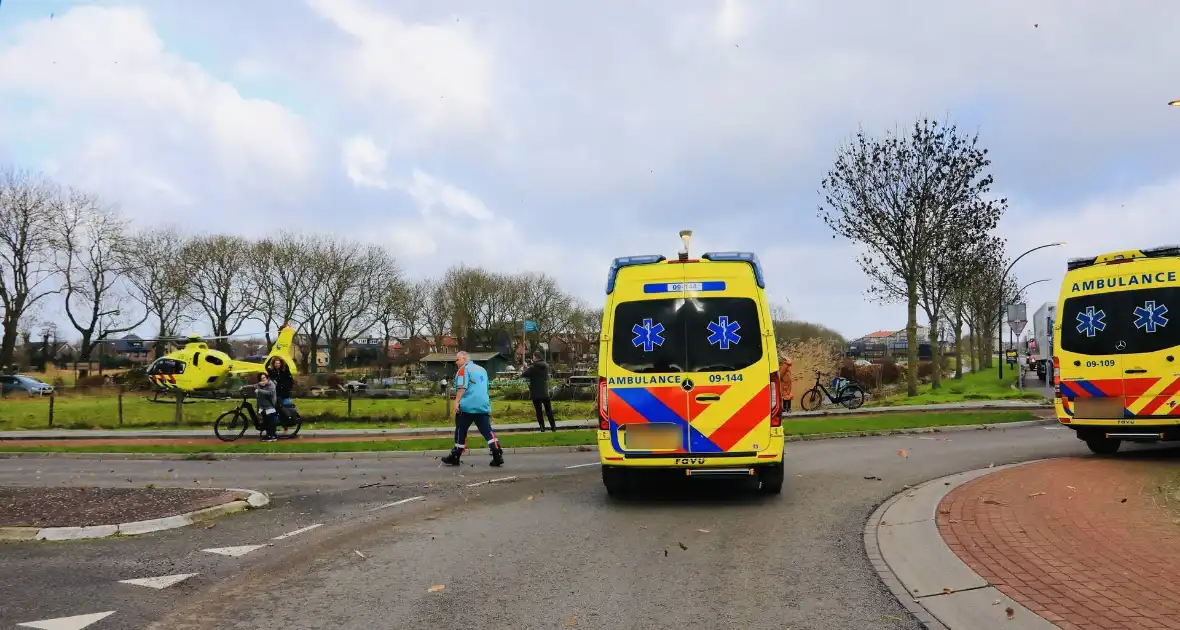 Fietser ernstig gewond bij botsing met bezorg wagen - Foto 2