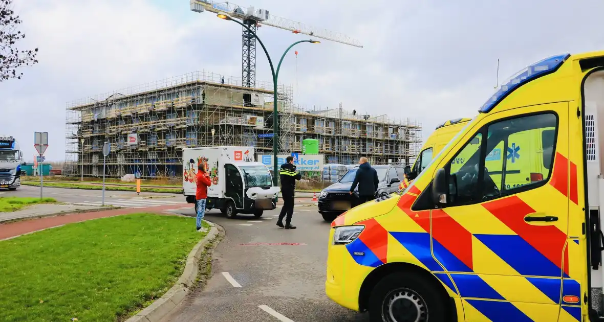 Fietser ernstig gewond bij botsing met bezorg wagen - Foto 5