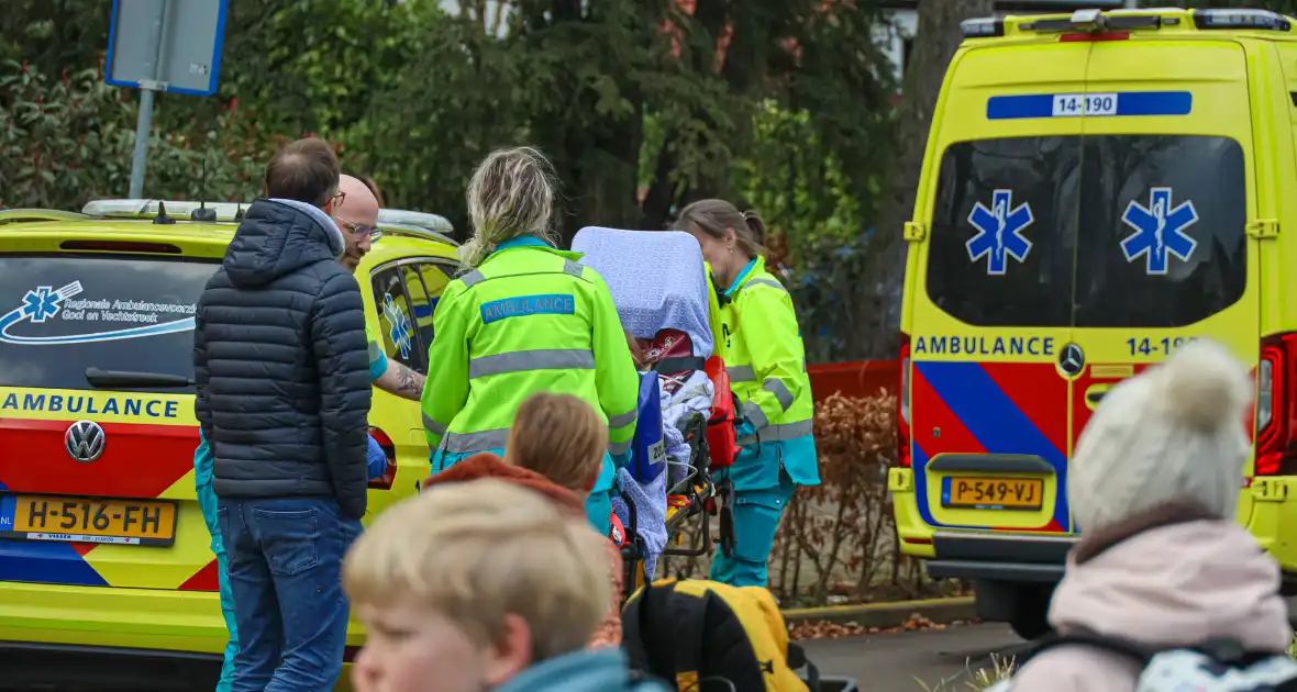 Traumahelikopter landt bij Koningin Emmaschool - Foto 2